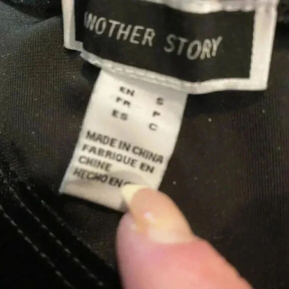 Gorgeous velvet open shoulder dress - Picture 4 of 4